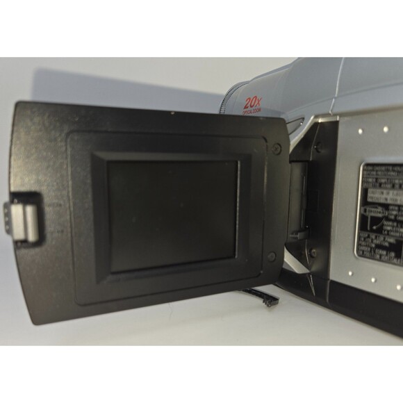 JVC Compact VHS Camcorder VHS-C GR-AXM17U w/ Tape Adapter Case Power & RCA Cords - Picture 6 of 16